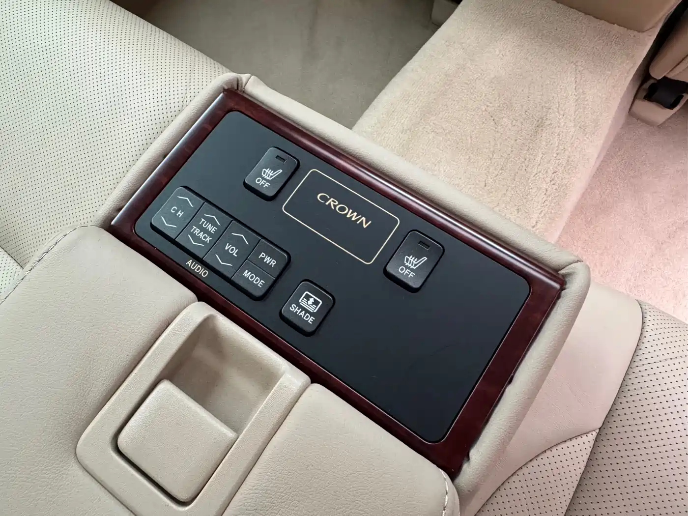Toyota Crown 2010 2.5L Royal Leather Sunroof Navigation фото 20