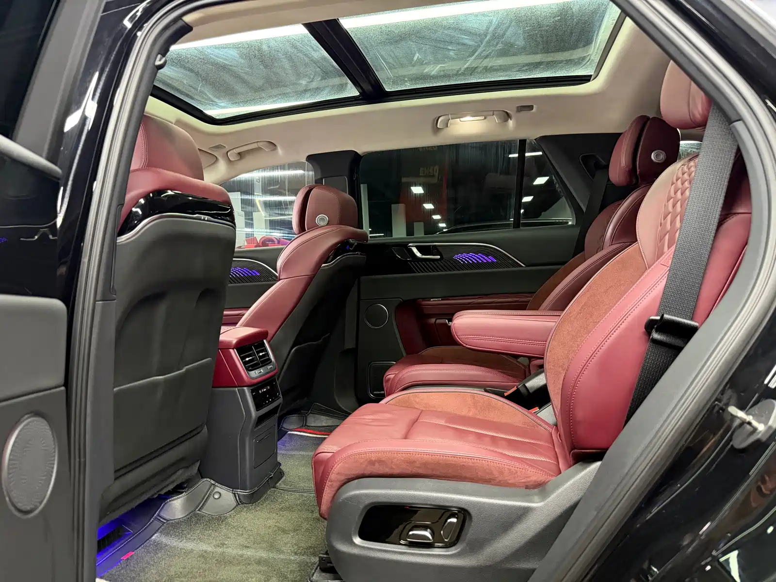 Фото 5 - Hongqi E-HS9
