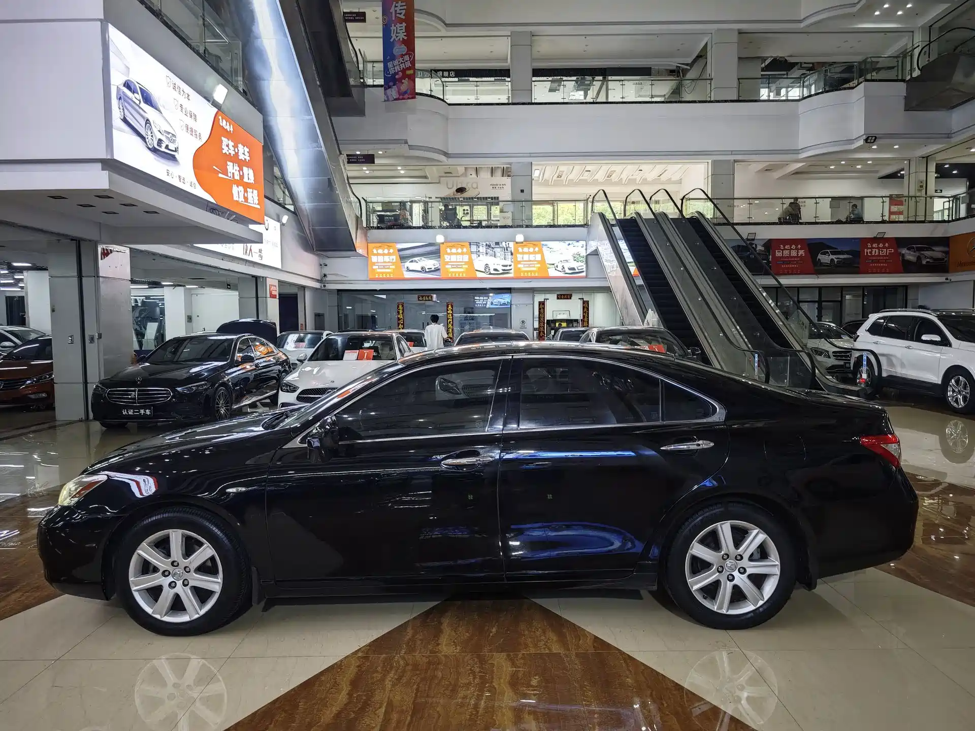 Фото 3 - Lexus ES