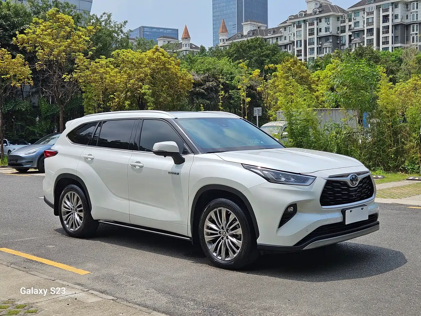 Toyota Highlander 2022 Dual Engine 2.5L 2WD Premium 7-Seater фото 3