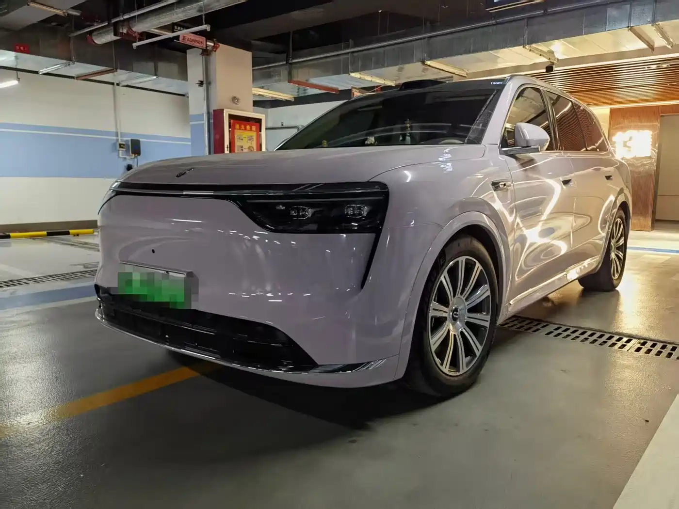  AITO Wenjie AITO M8 2025 Range Extender Max+ Edition 53.4kWh 5-seater
