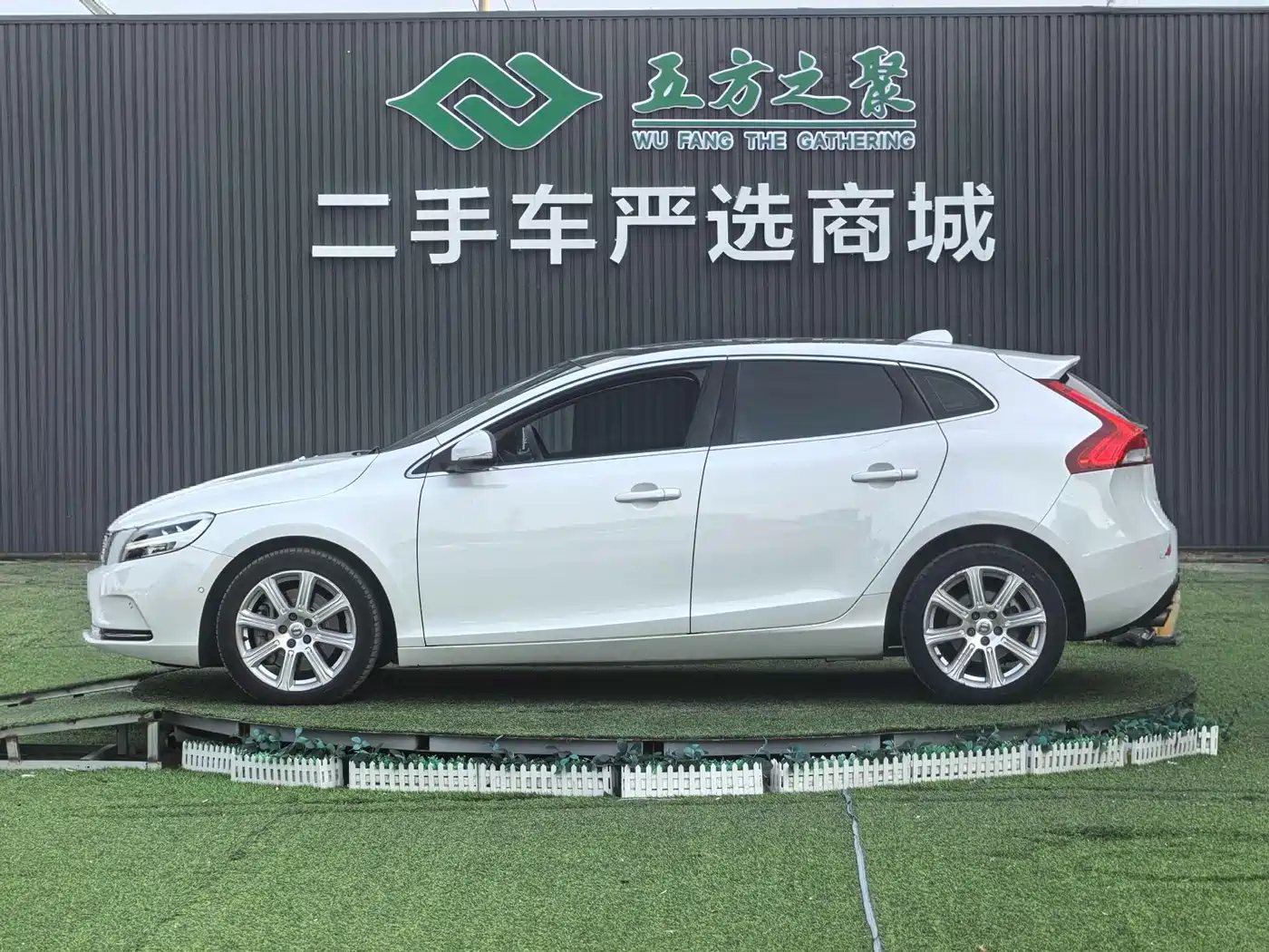 Volvo V40 2018 2018 T3 R-Design Edition