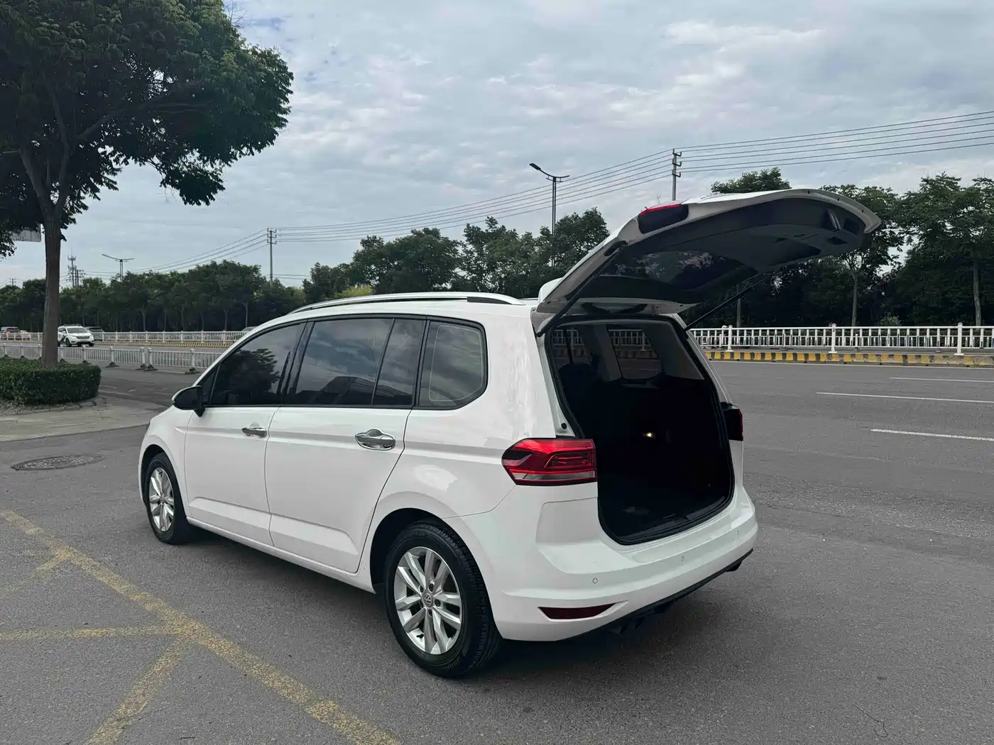 Volkswagen Touran 2016 Touran L 280TSI DSG Elegance фото 16
