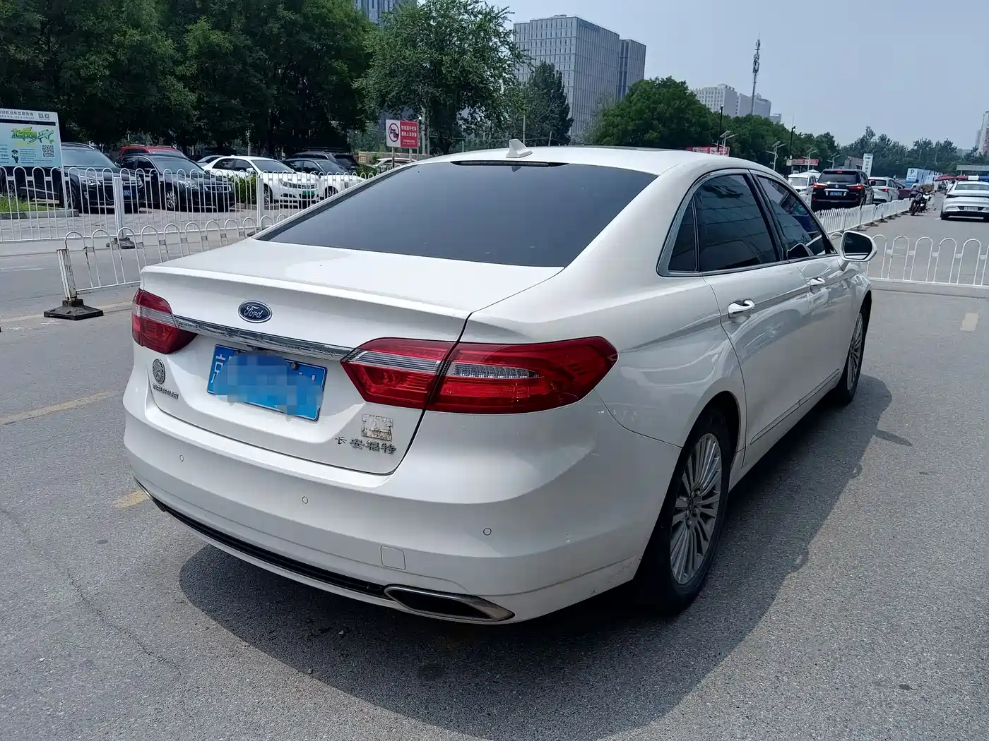 Фото 15 - Ford Taurus