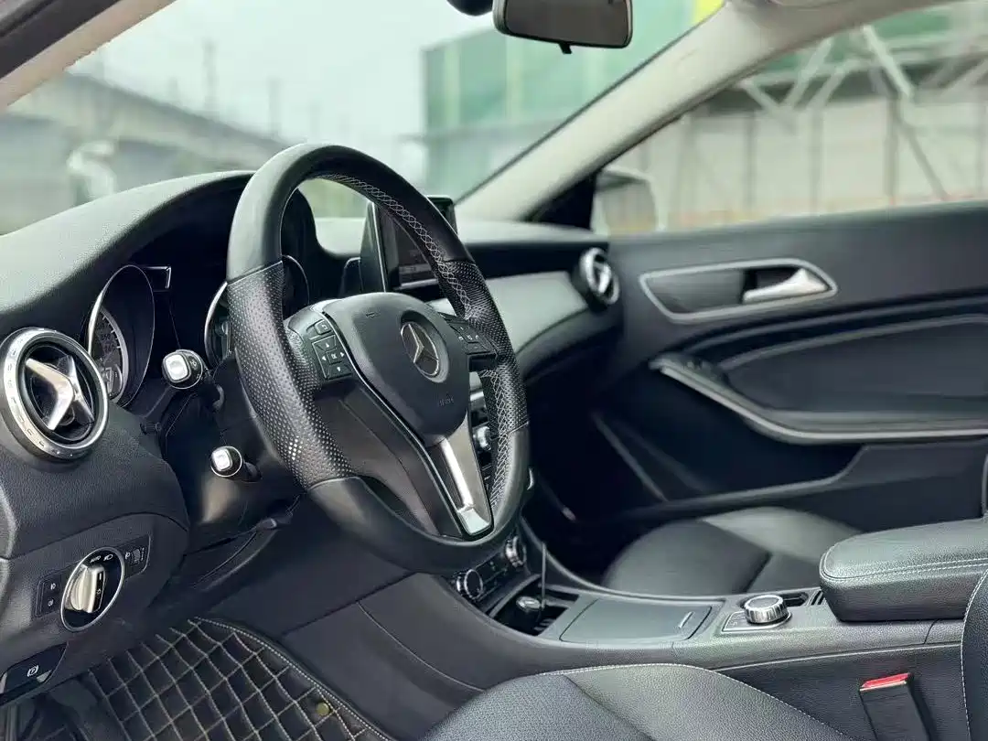 Mercedes-Benz GLA 2015 2015 GLA 200 Fashion