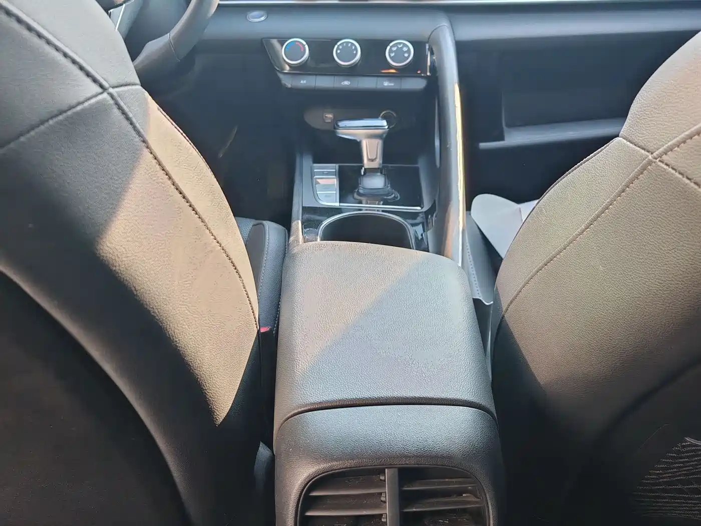 Hyundai Elantra 2023 1.5L CVT GLX Elite Edition фото 6