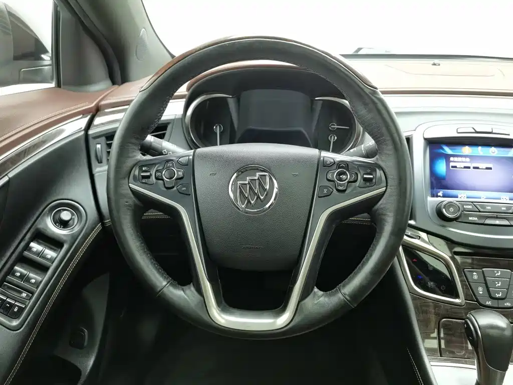 Фото 11 - Buick LaCrosse