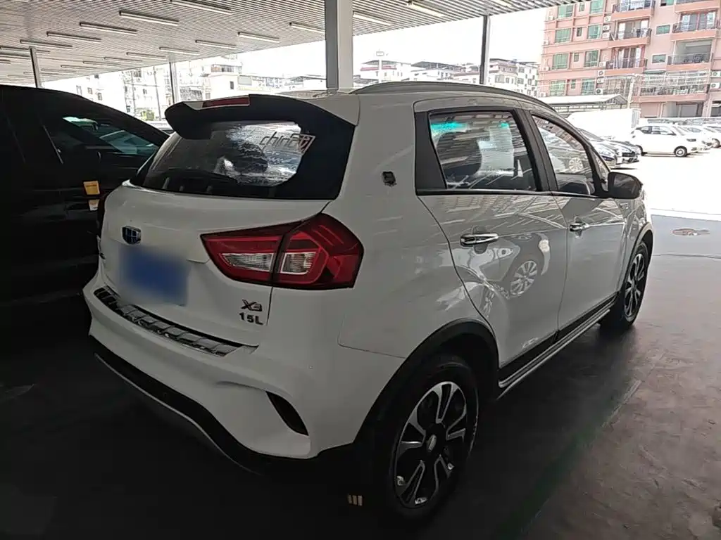 Фото 7 - Geely Vision X3