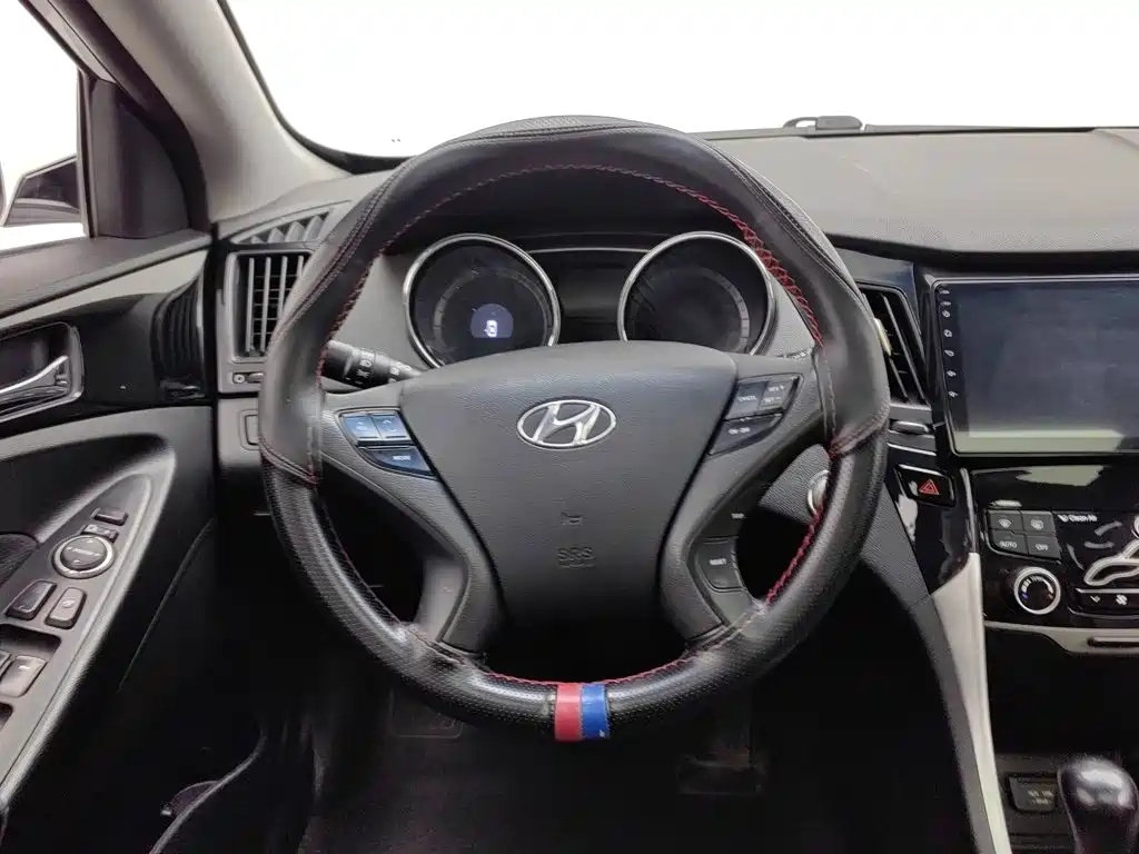 Фото 11 - Hyundai Sonata