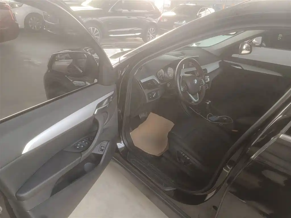 BMW X1 2019 sDrive20Li Leading Model фото 16