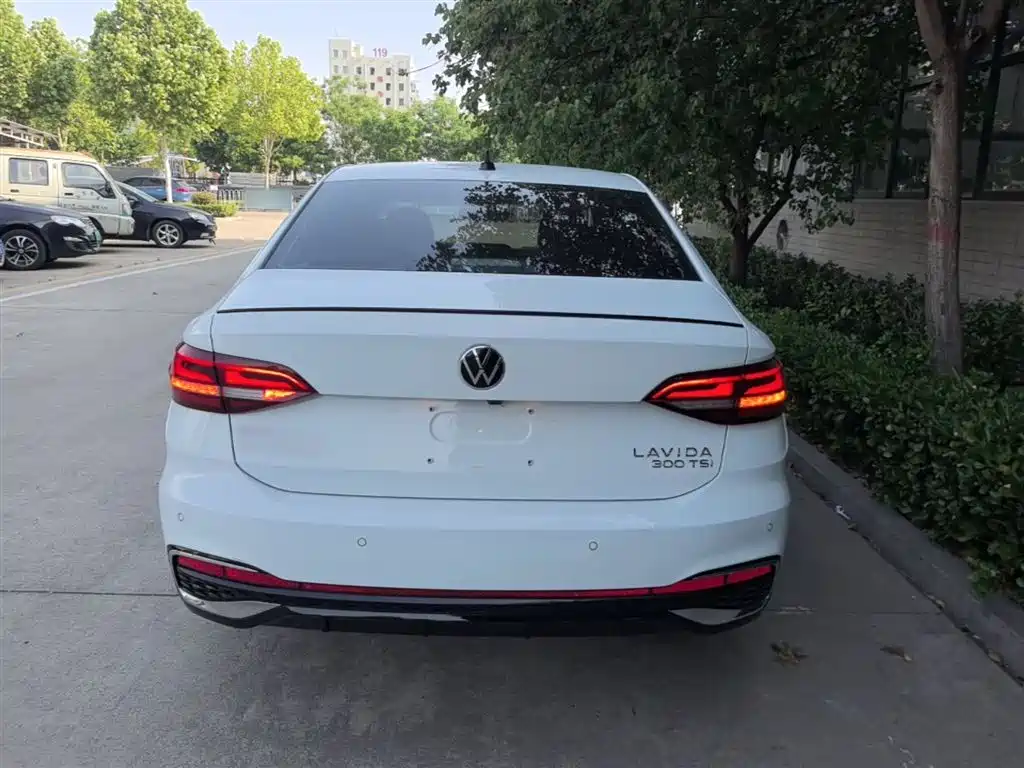 Volkswagen Lavida 2024 Model 300TSI DSG Starlight Leading Edition фото 6