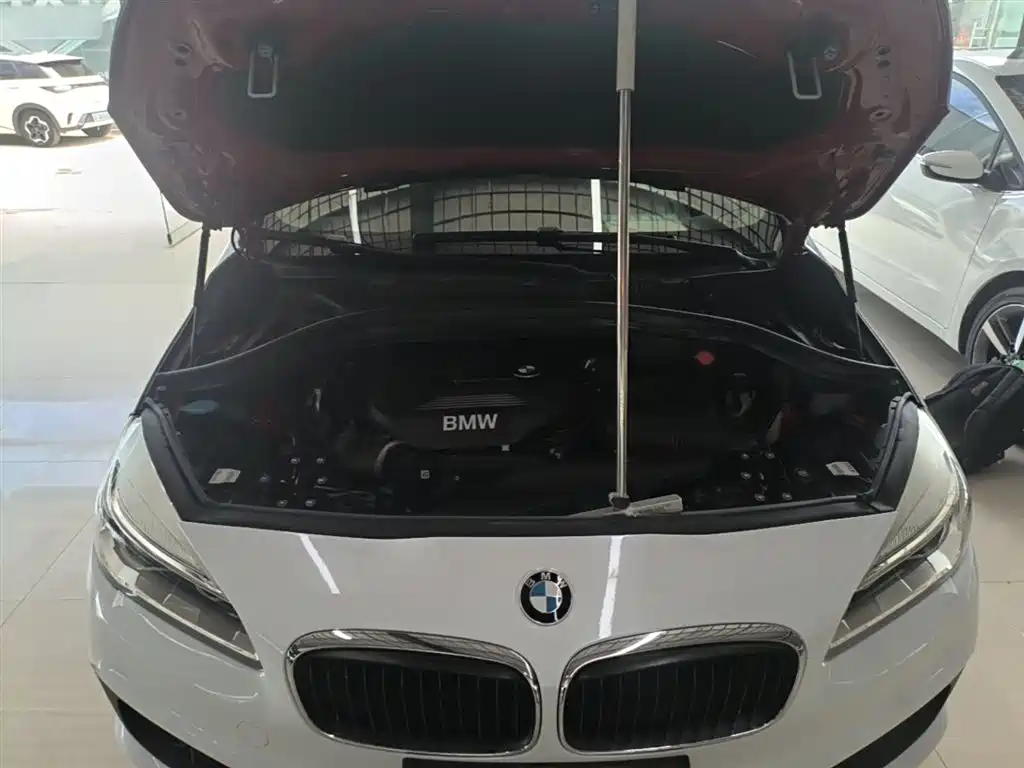 BMW 2 Series Touring 2016 218i Leading фото 20