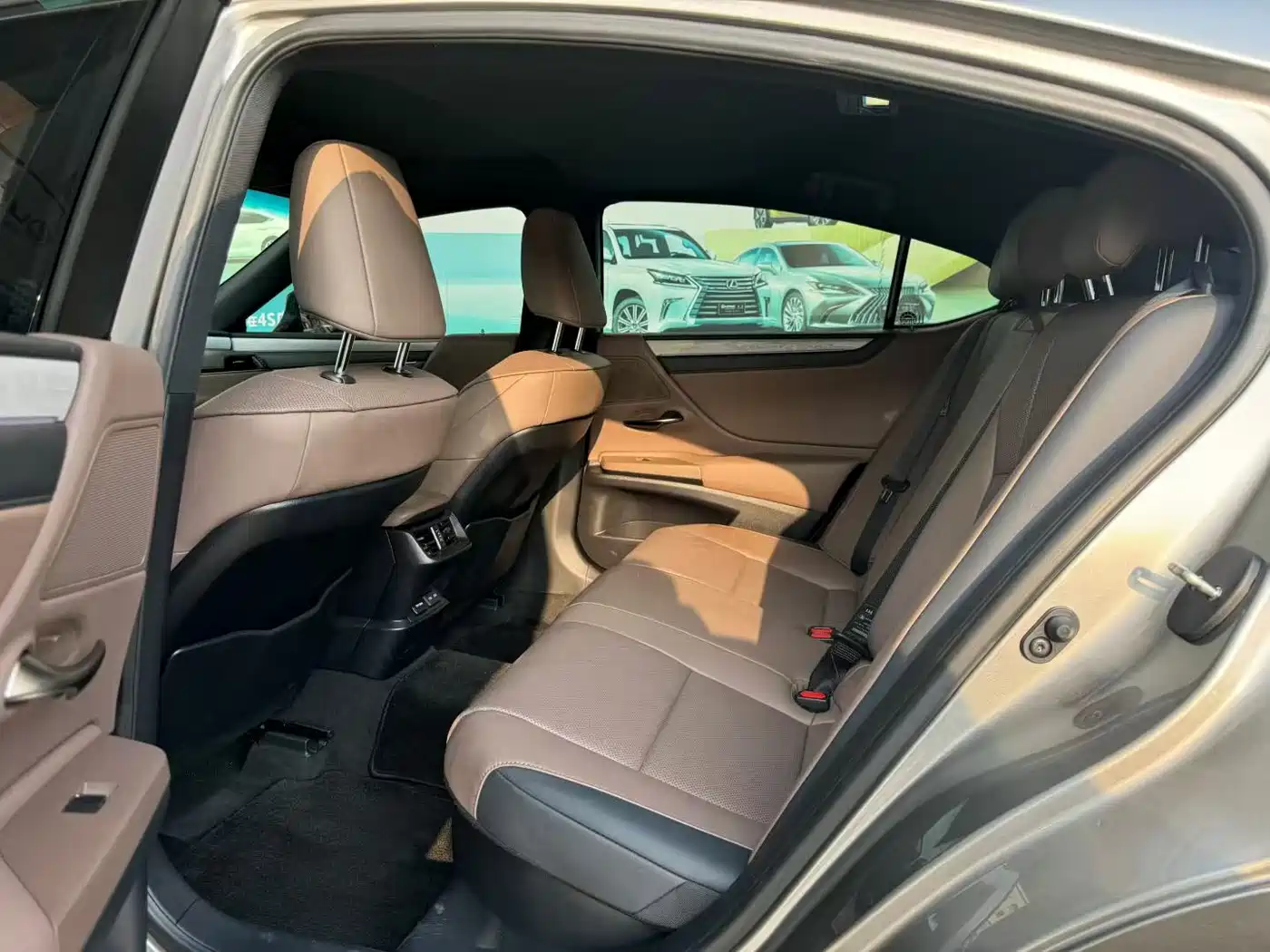 Lexus ES 2025 200 Ultimate Edition фото 6