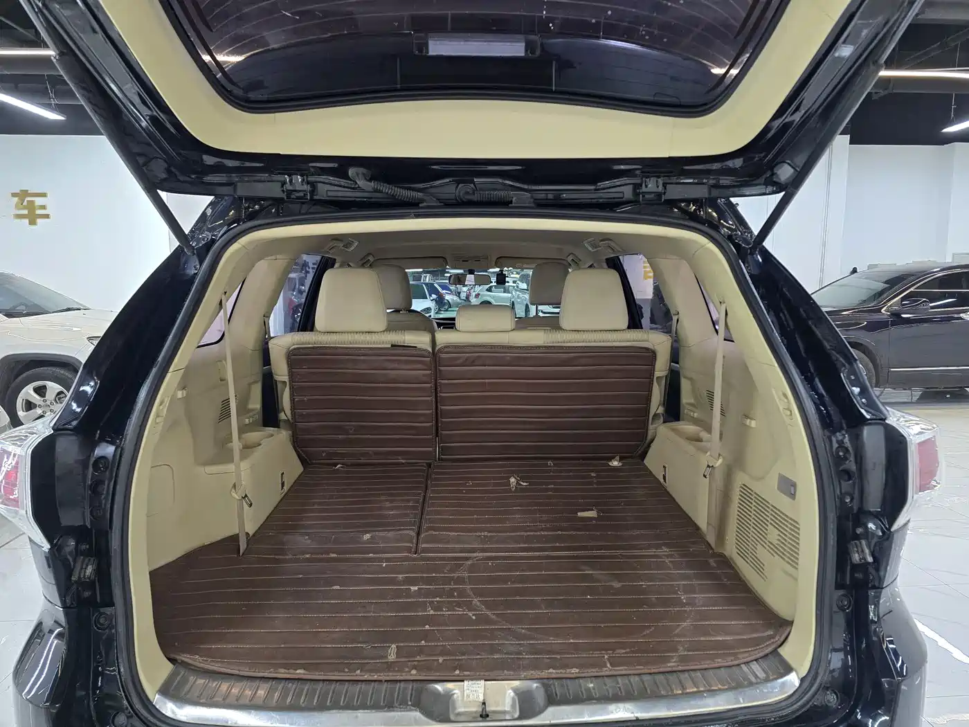 Фото 11 - Toyota Highlander