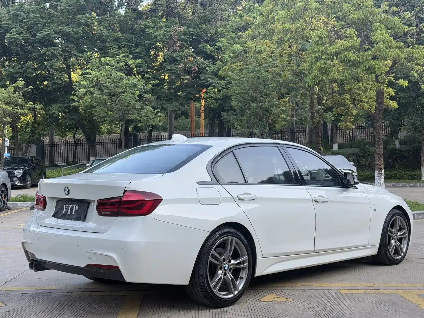 BMW 3 Series 2019 320Li M Sport Black Night Edition фото 4