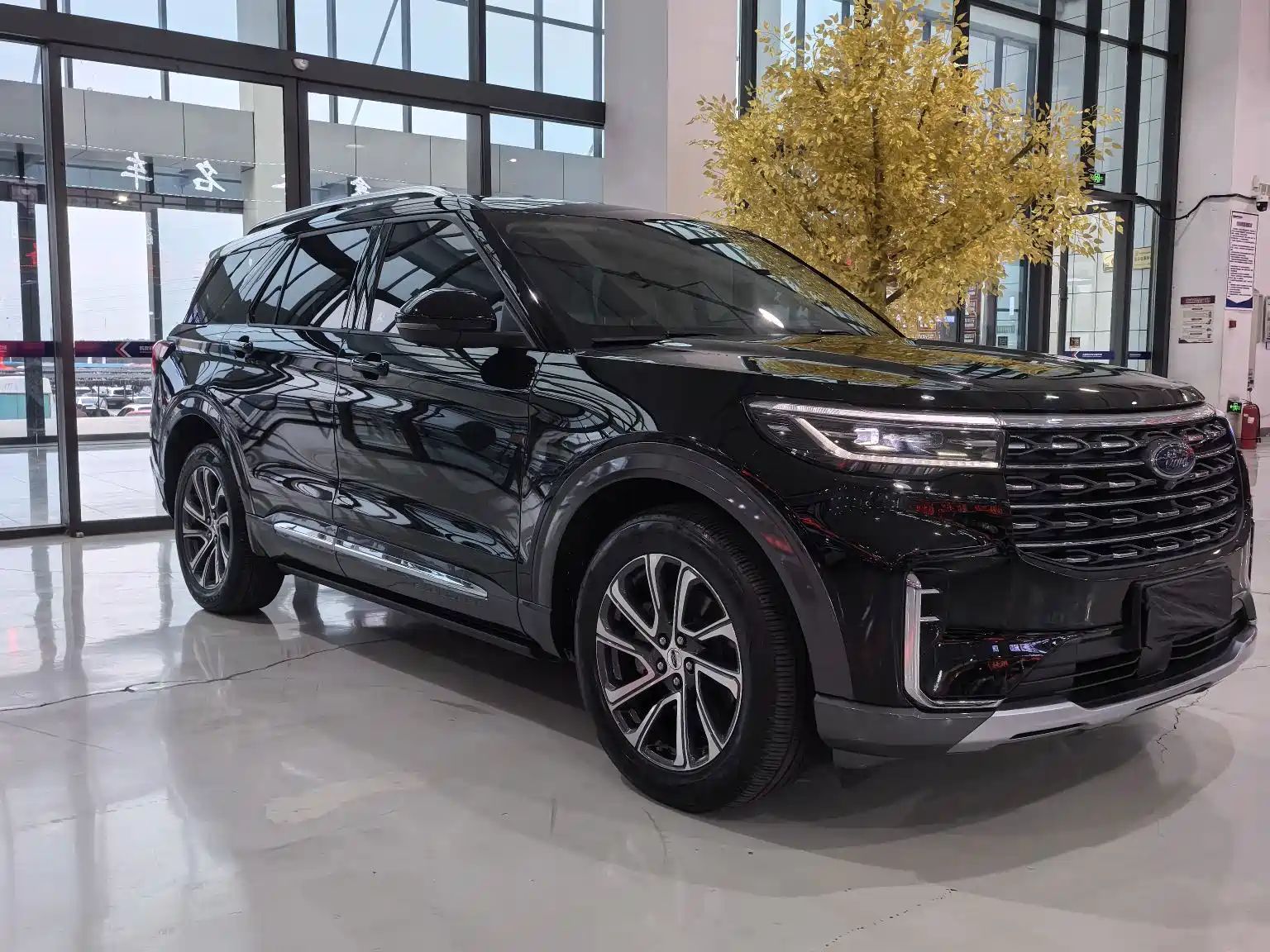 Фото 3 - Ford Explorer