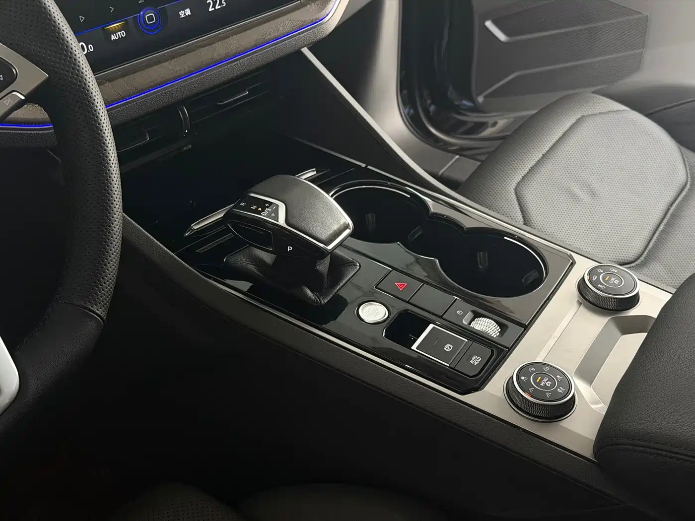 Volkswagen Touareg 2019 3.0TSI Sharp Edge Edition China VI фото 13