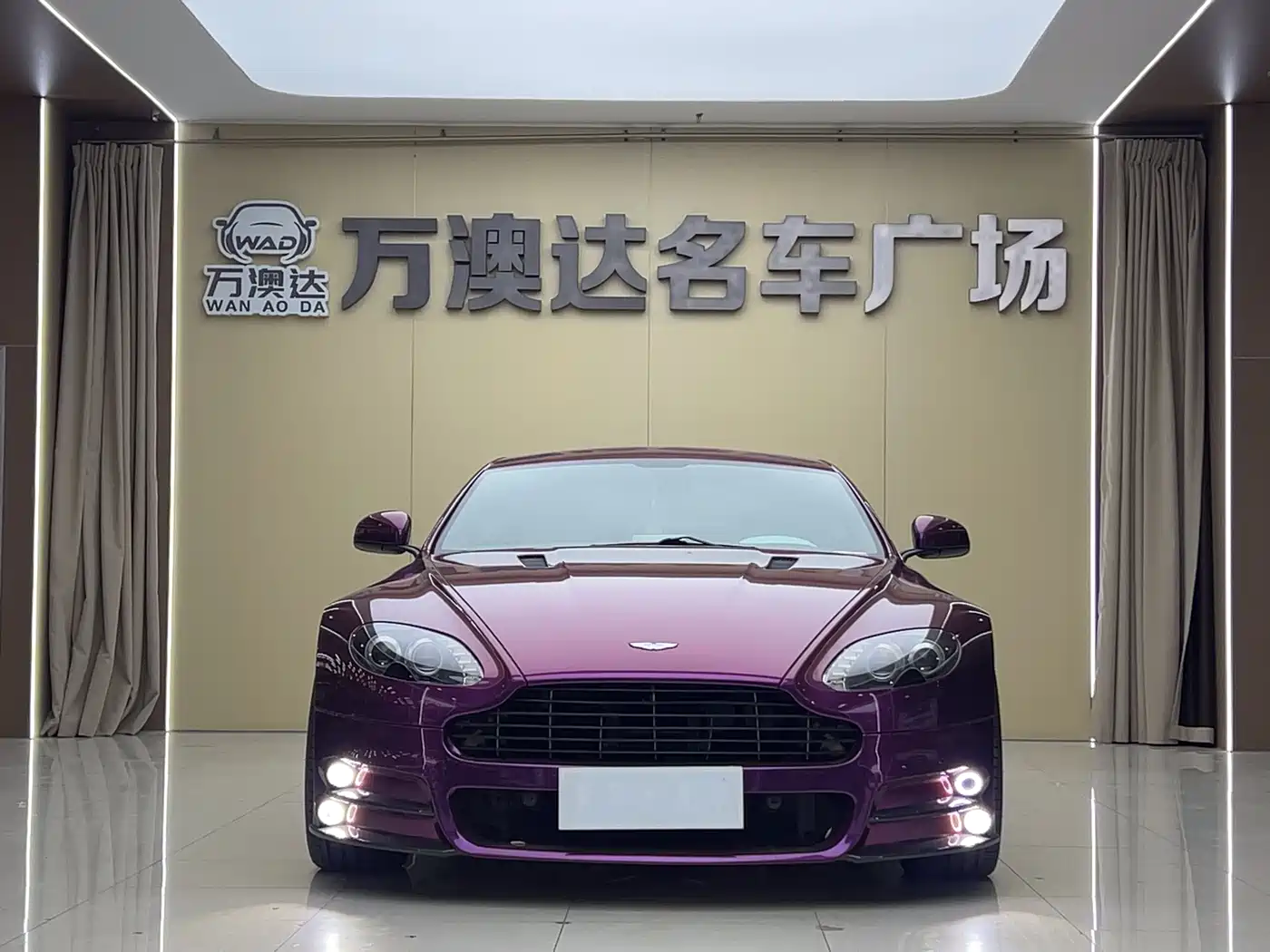 Aston Martin V8 Vantage 2011 4.7L Sportshift Coupe фото 2