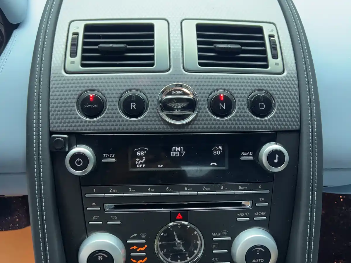 Aston Martin V8 Vantage 2011 4.7L Sportshift Coupe фото 8