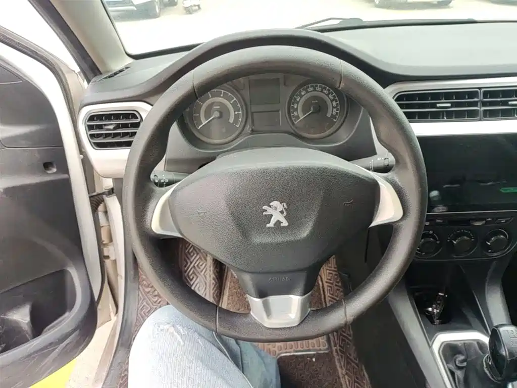 Peugeot 301 2016 1.6L Manual Comfort Edition фото 7