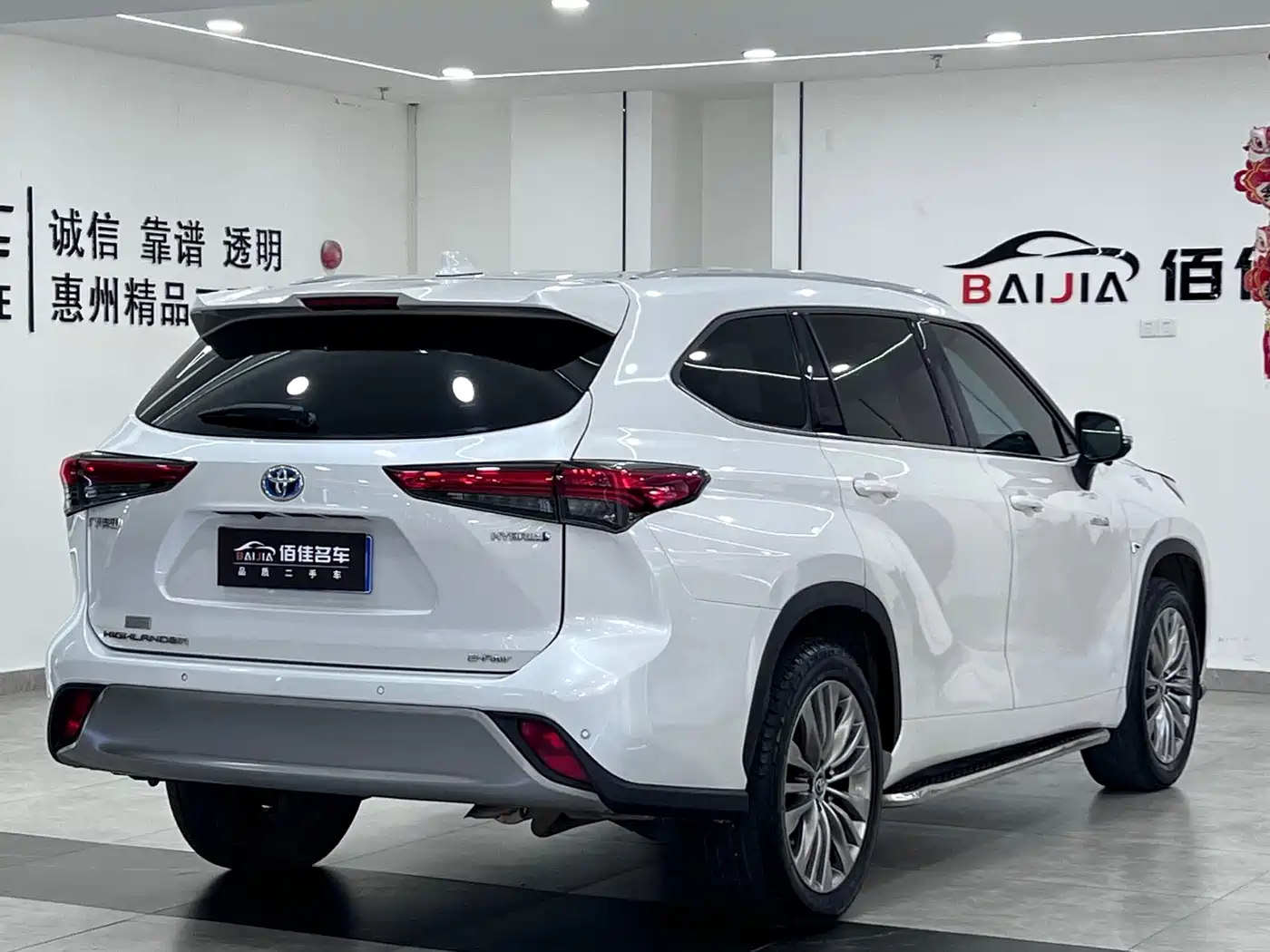 Toyota Highlander 2022 Model Dual Engine 2.5L 4WD Premium Edition 7-Seater фото 5