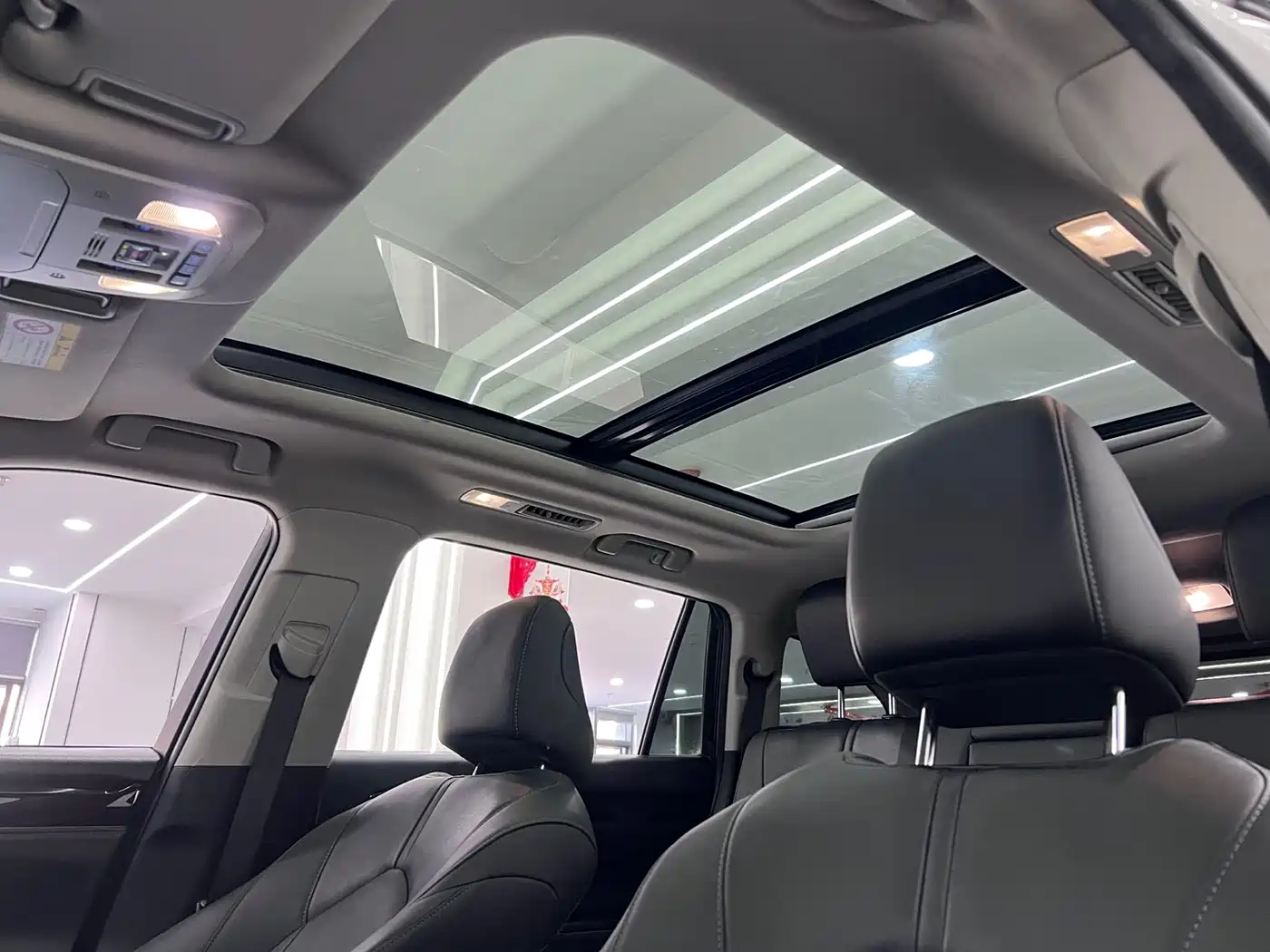 Toyota Highlander 2022 Model Dual Engine 2.5L 4WD Premium Edition 7-Seater фото 16