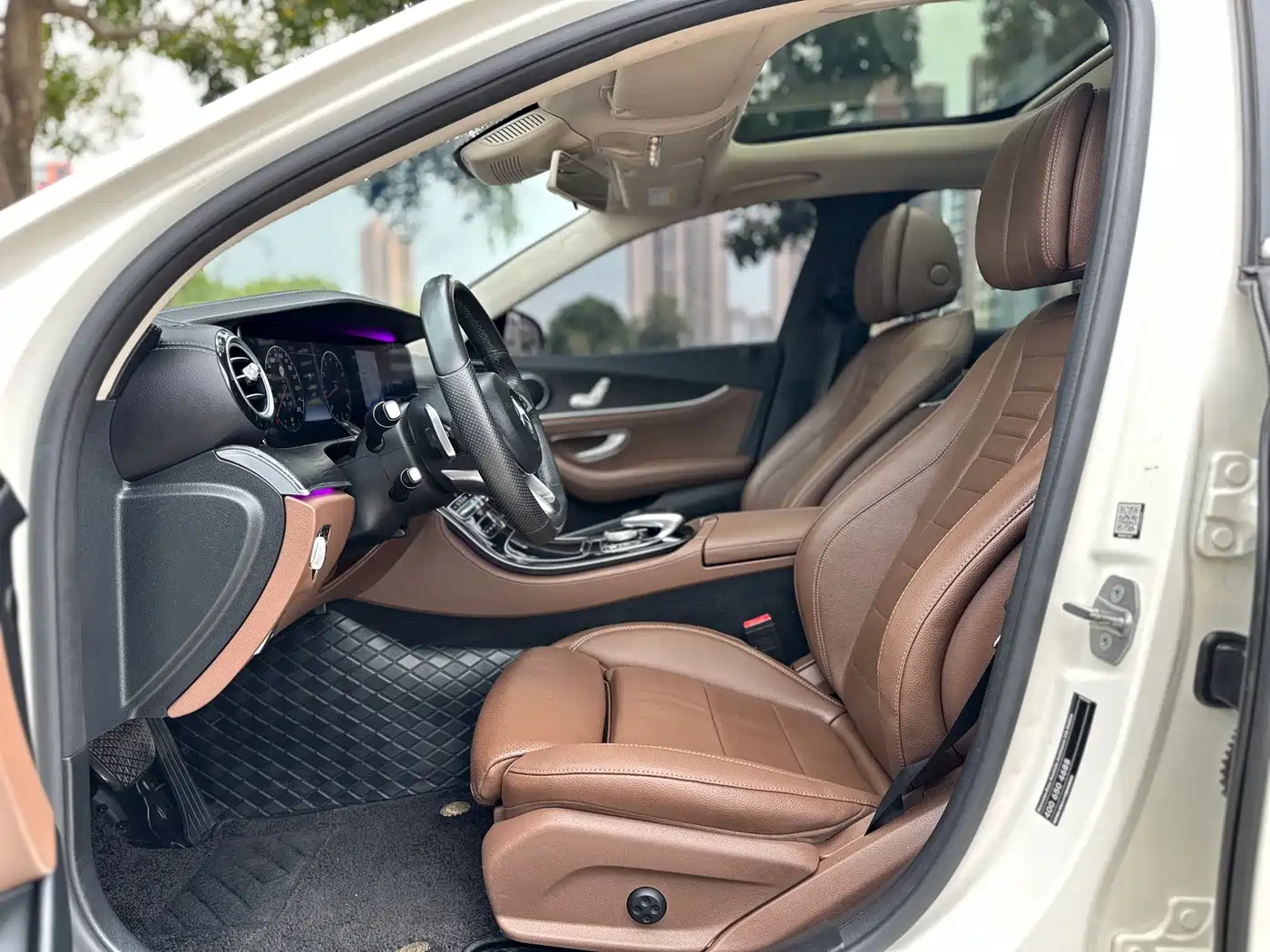 Mercedes-Benz E-Class 2016 E 200 L Sport Type фото 12