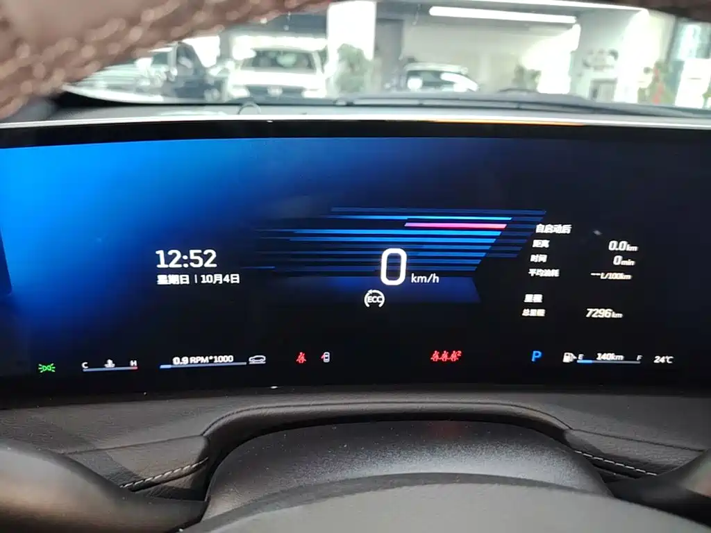 Photo 12 - Cadillac XT4