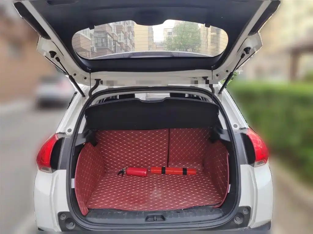 Peugeot 2008 2014 1.6L Automatic Fashion Edition фото 15