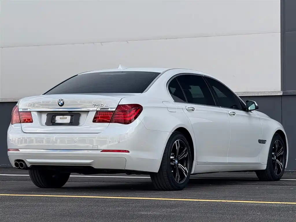 BMW 7 Series 2013 Model 730Li Leading фото 8