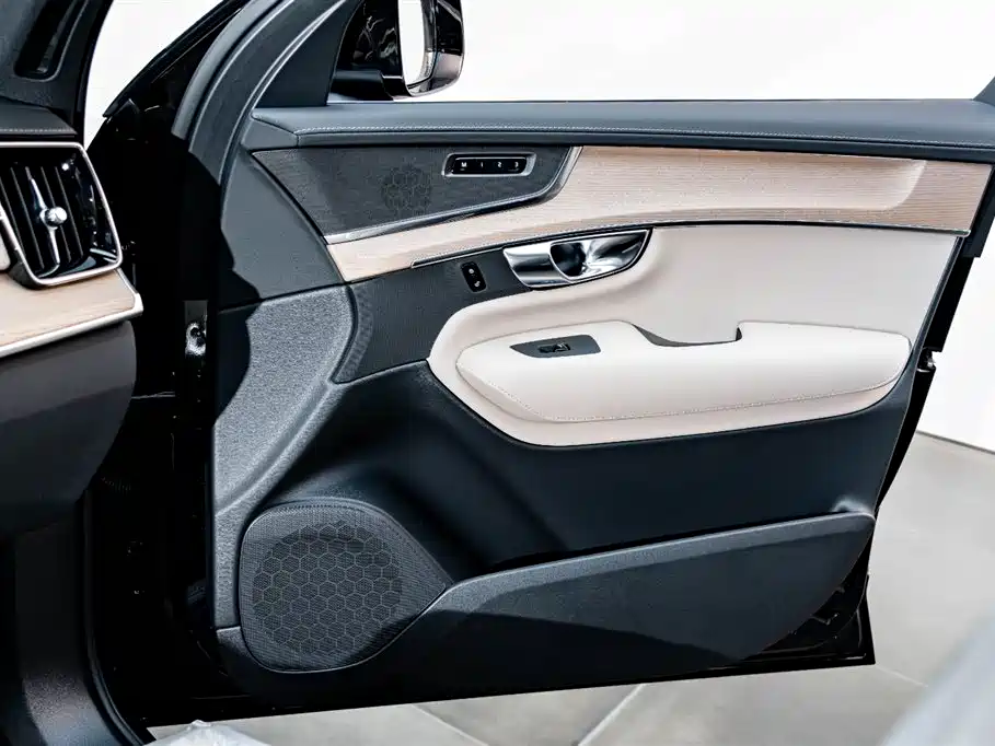 VOLVO XC90 PLUG IN HYBRID