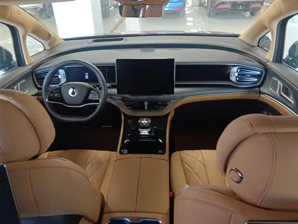 Denza D9 2025 DM-i Smart Drive Edition 1020 AWD Premium фото 6