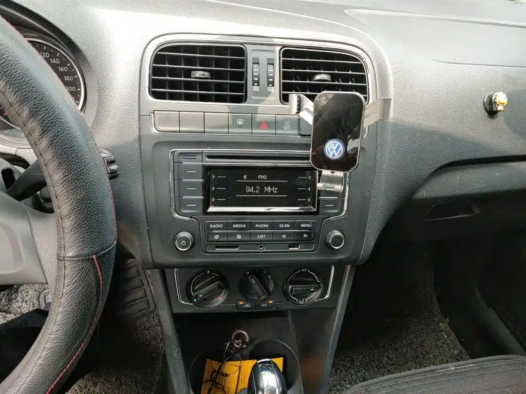 Volkswagen Polo 2014 1.4L Automatic Comfort Edition фото 9