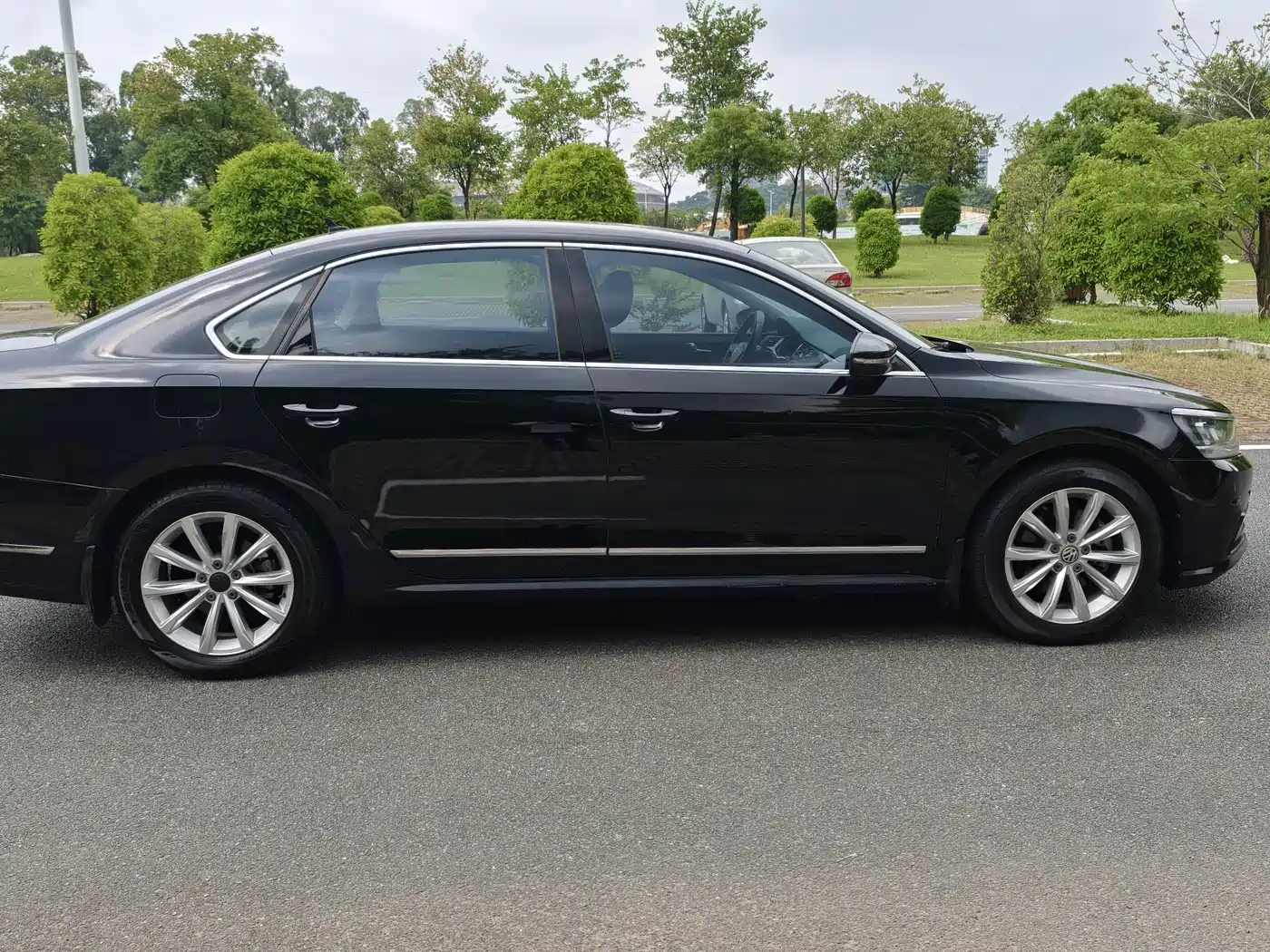 صورة 5 - Volkswagen Passat