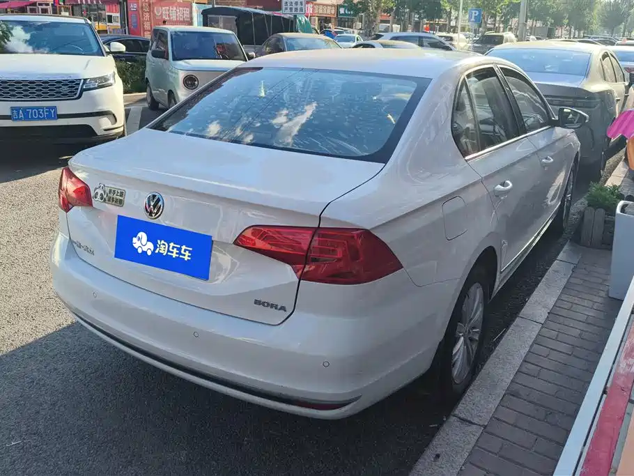 Volkswagen Bora 2016 1.6L Automatic Luxury фото 3