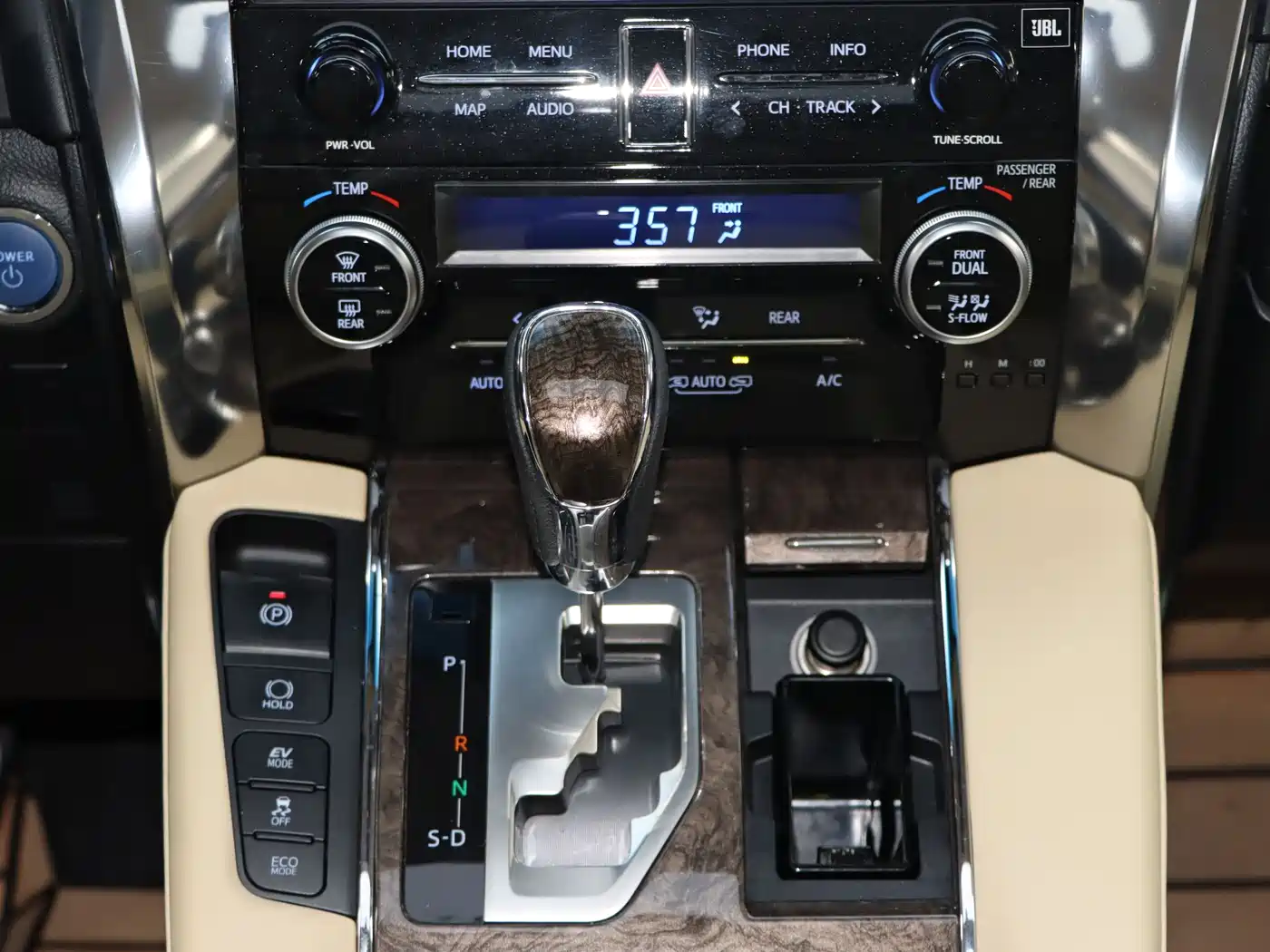 Toyota Vellfire 2021 Crown Hybrid 2.5L HV Premium Edition фото 11