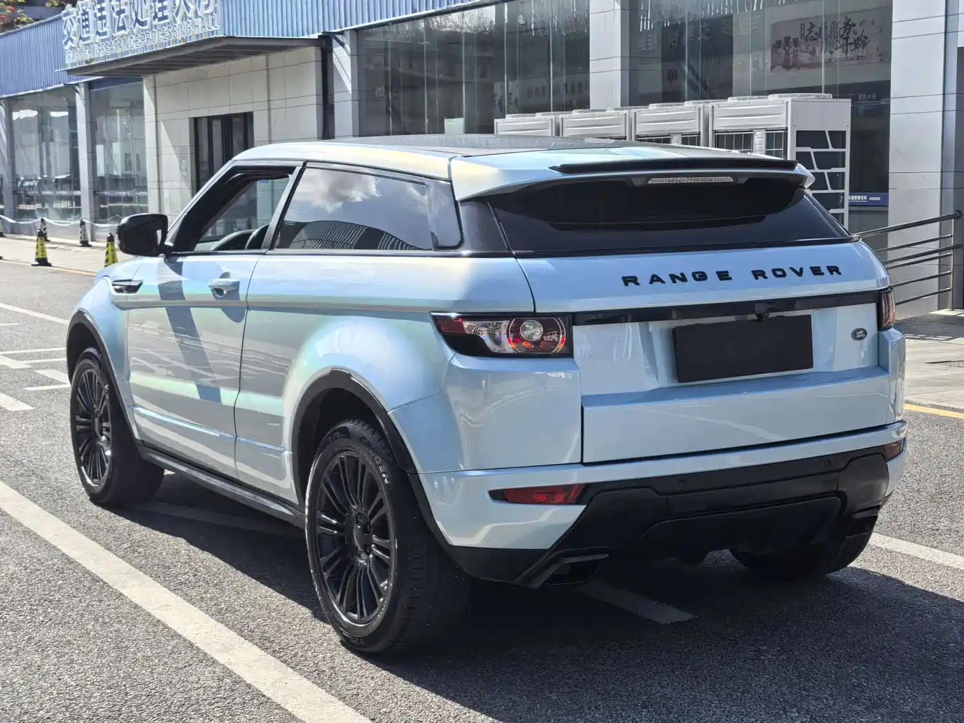 Land Rover Range Rover Evoque (Import) 2012 2.0T 3-door Premium Edition фото 3