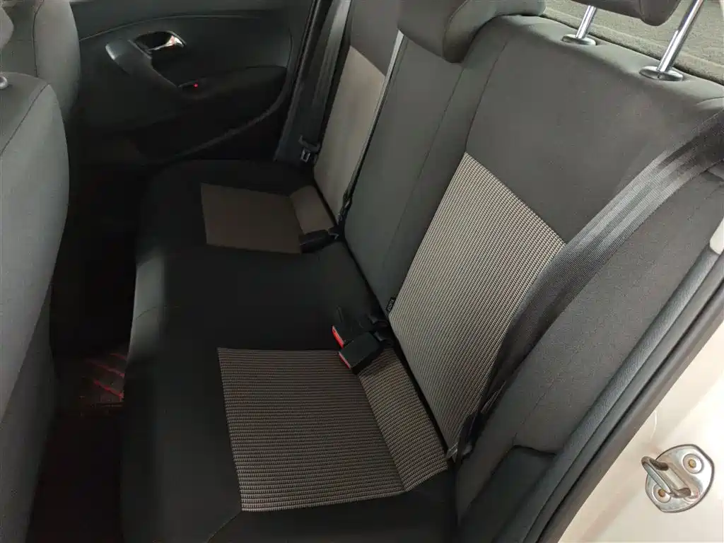 Volkswagen Polo 2016 1.4L Manual Trend фото 17