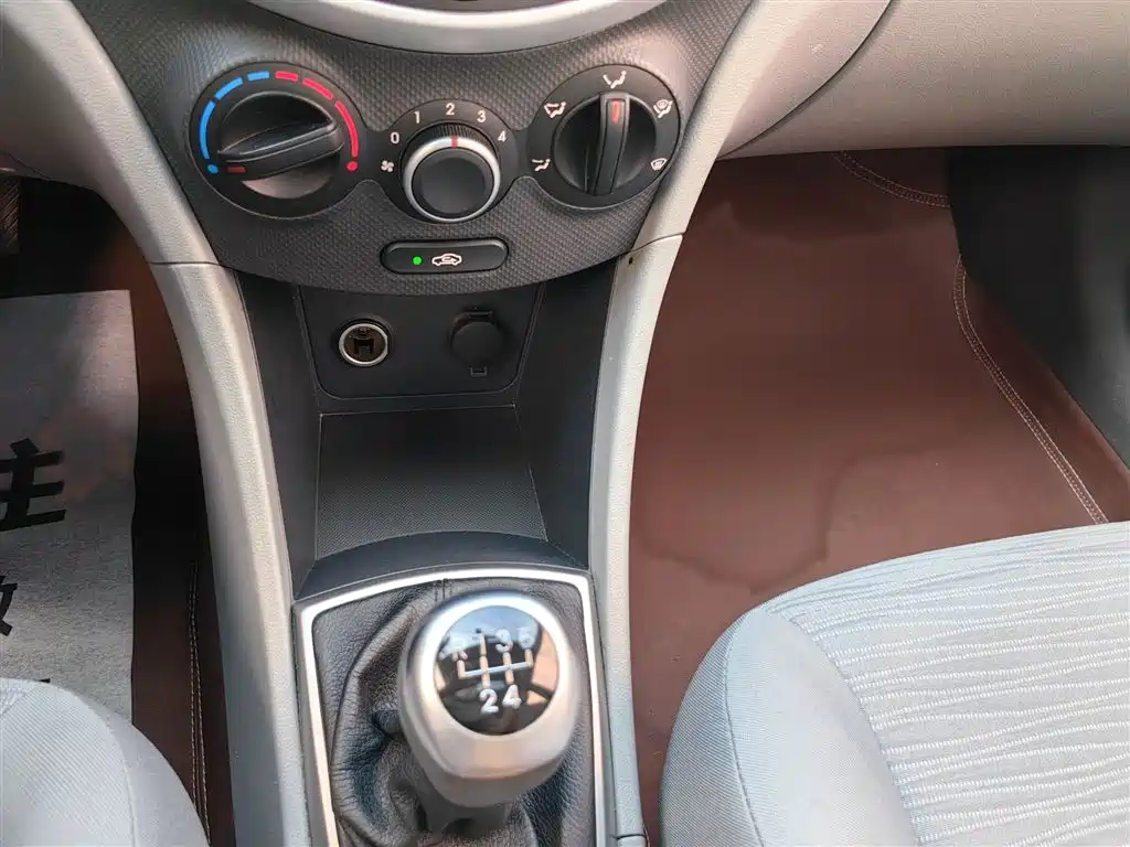 Hyundai Verna 2016 1.4L Manual Smart GLS фото 7