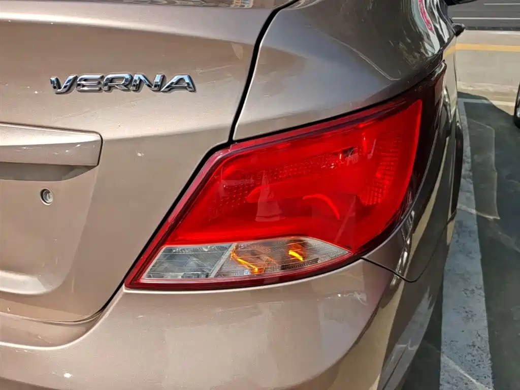 Hyundai Verna 2016 1.4L Automatic Smart GLS фото 8