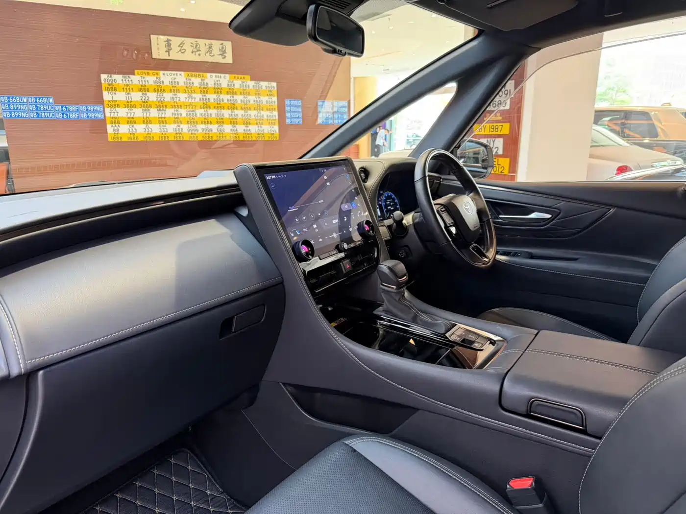 Toyota Alphard 2025 Hybrid 2.5L Prestige Gold Edition фото 4