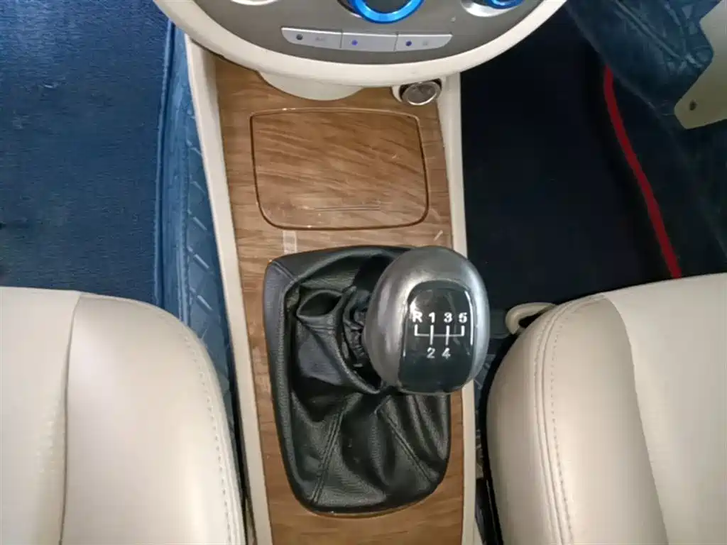 Buick Excelle 2015 1.5L Manual Classic фото 14