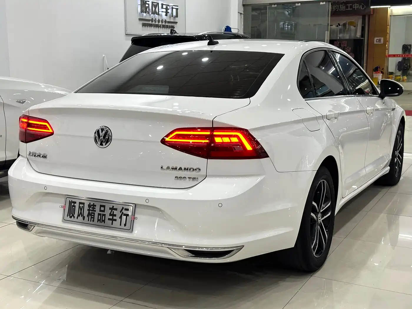 Volkswagen Lamando 2021 280TSI DSG Comfort Edition фото 3
