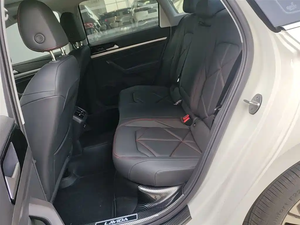 Volkswagen Lavida 2024 Model 300TSI DSG Starlight Leading Edition фото 17