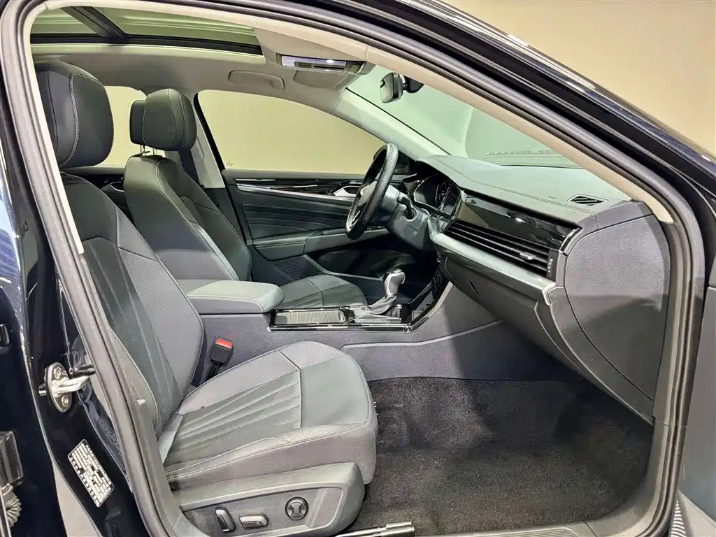 Volkswagen Passat 2025 Outstanding 330TSI Elite Edition фото 20