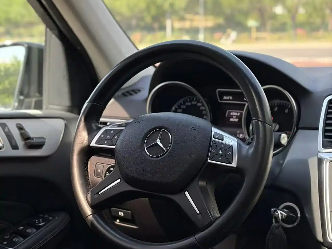 Mercedes-Benz M-Class 2015 ML 320 4MATIC фото 9