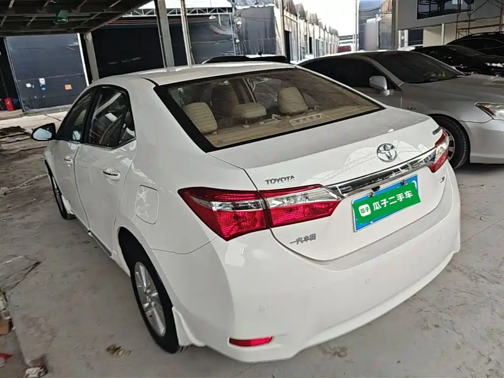 Toyota Corolla 2014 1.6L CVT GL-i фото 5