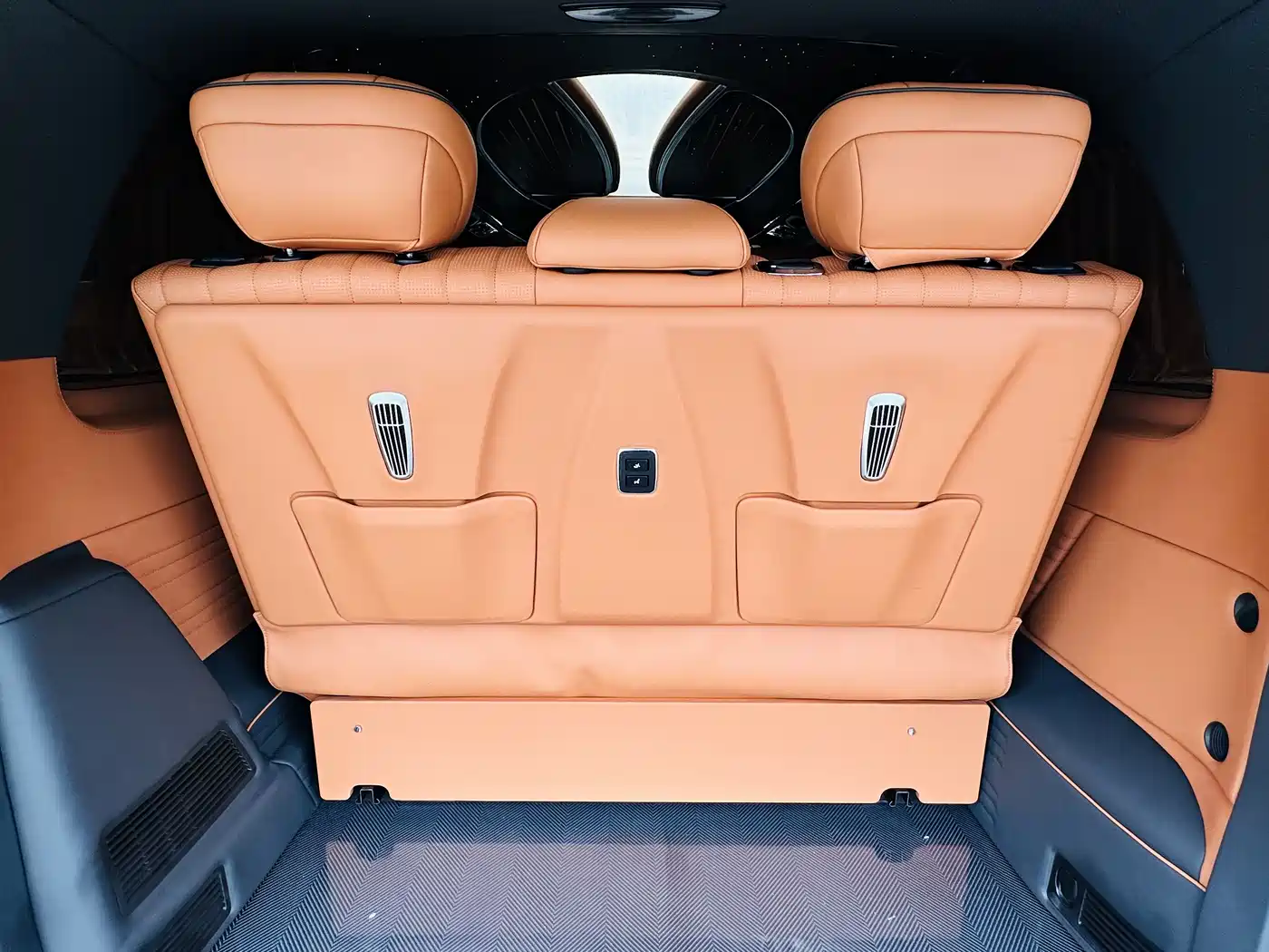 Mercedes-Benz Vito 2023 2.0T Business 7-Seater фото 16