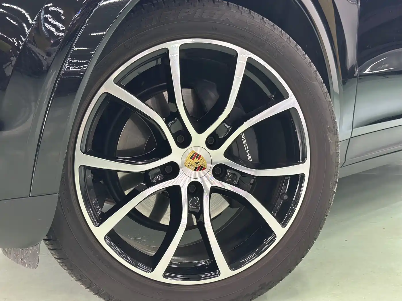 Porsche Cayenne New Energy 2023 Cayenne E-Hybrid 2.0T Platinum Edition фото 2