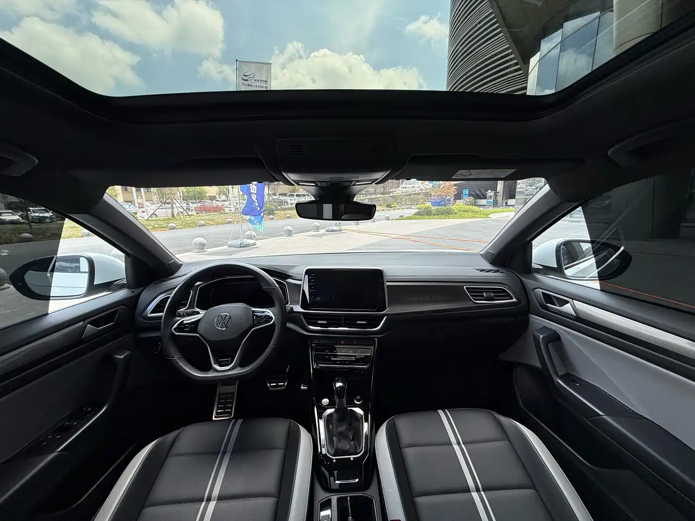 Volkswagen T-ROC 2023 300TSI DSG 2WD Dawn Edition фото 12